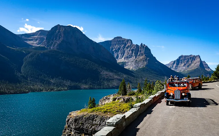 Red Jammer Bus Tour along Going-to-the-Sun Road