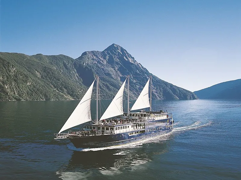 What to Expect From Your Milford Sound Cruise